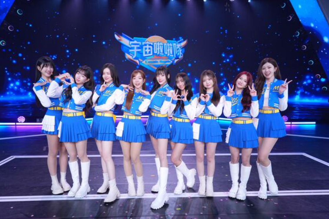 《宇宙啦啦隊》9人成團出道,艾莉兒(左起)、叩叩、魚肉、靚靚、海莉、Lydia、慢慢、妃妃、紀欣伶。(圖/緯來提供)